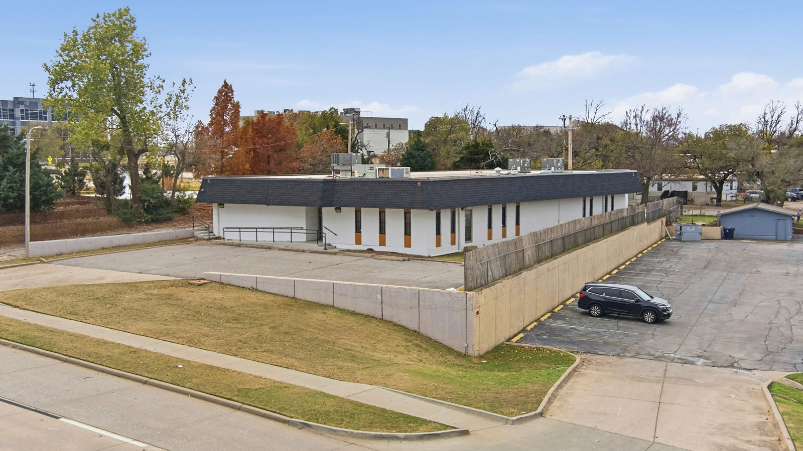 72-800_5235%20N%20Lincoln%20Blvd