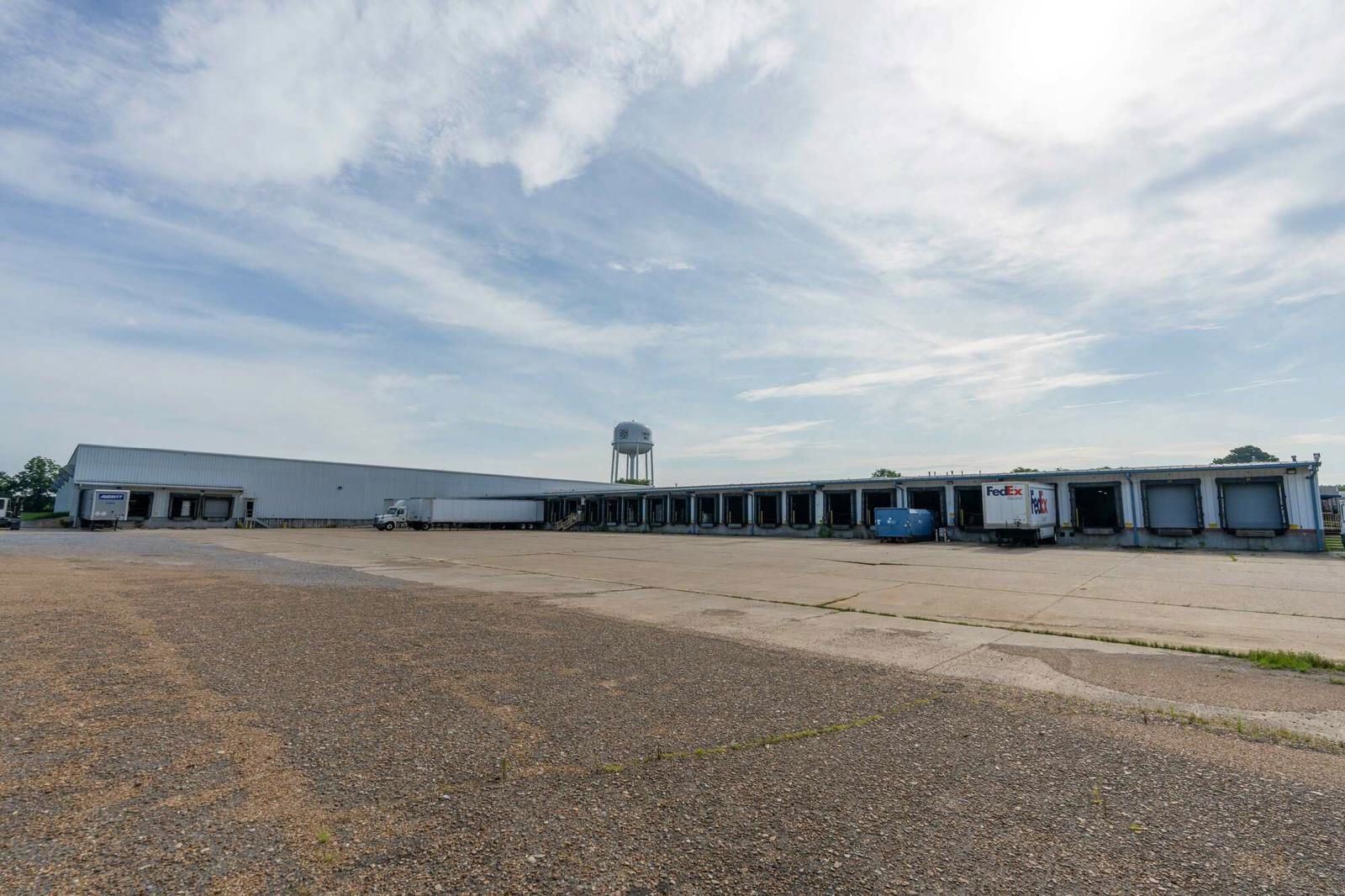 555 Matthews Drive - Exterior