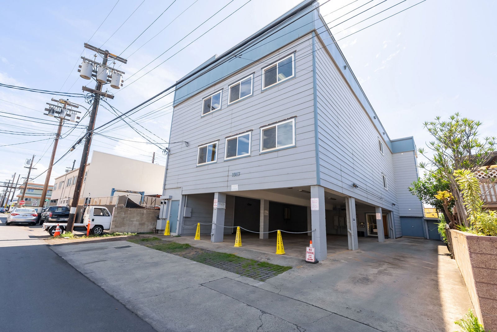 08156_Exterior_oblique