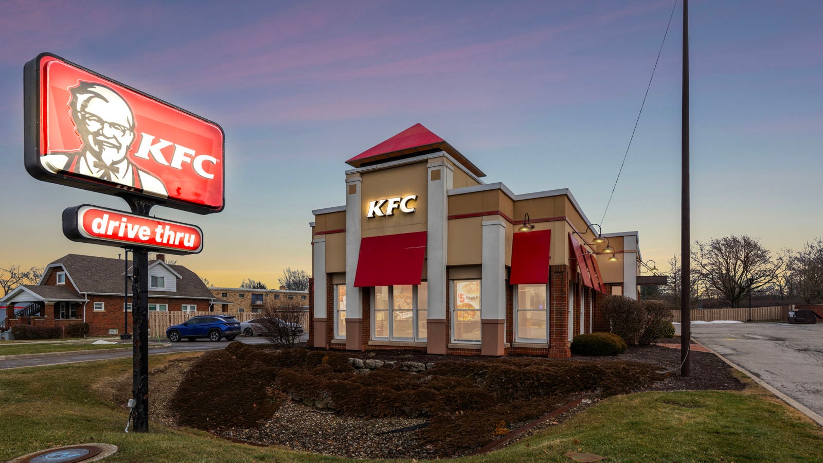 Freestanding 3,120 SF Restaurant with Drive-Thru 12827 Pearl Road - Image 2