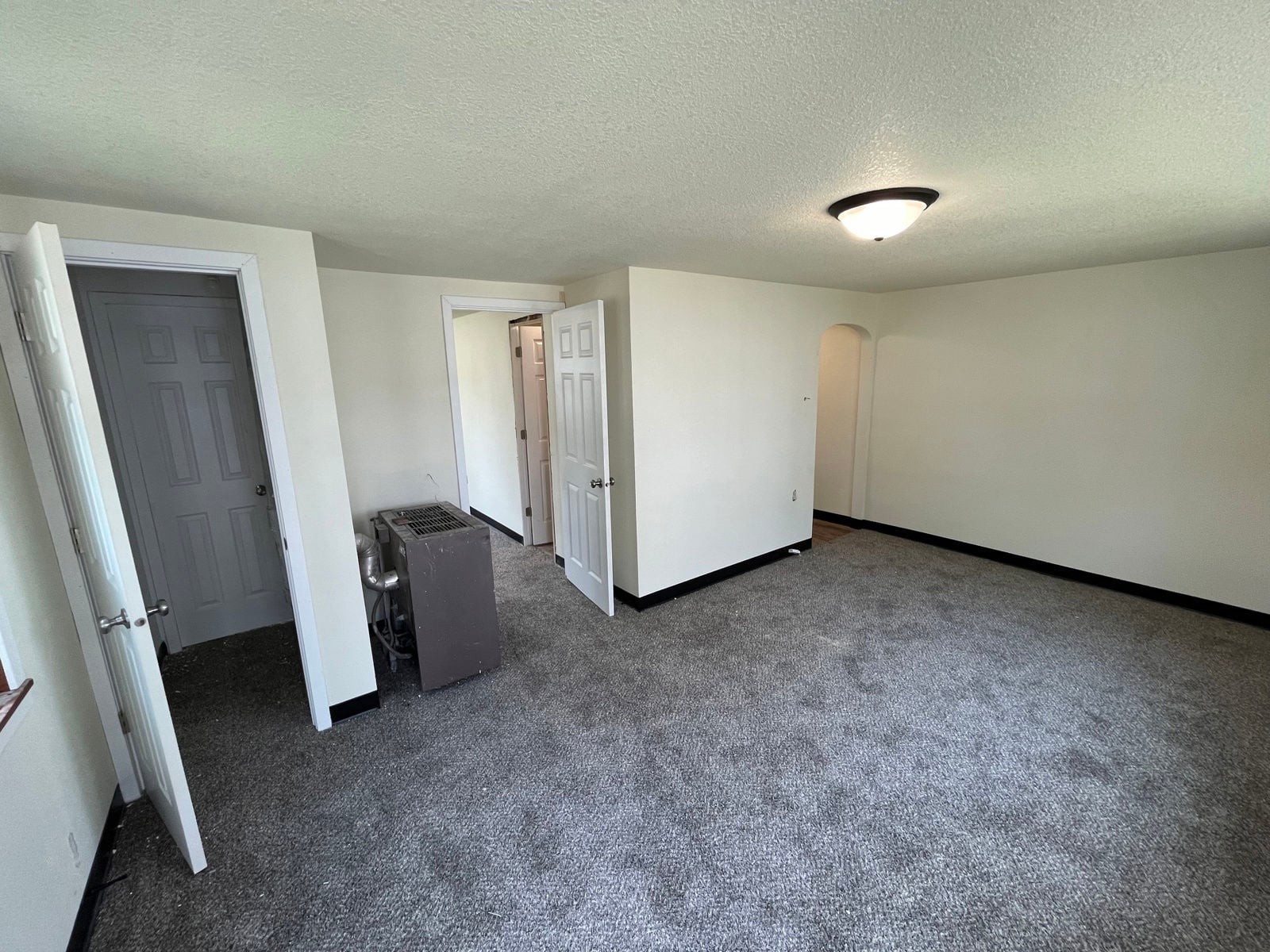 6-Unit Apartment Building