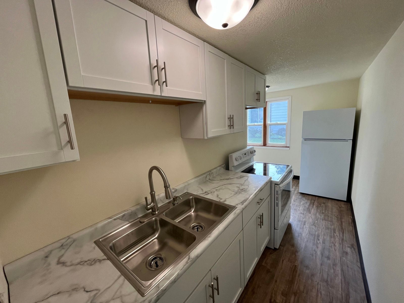 6-Unit Apartment Building