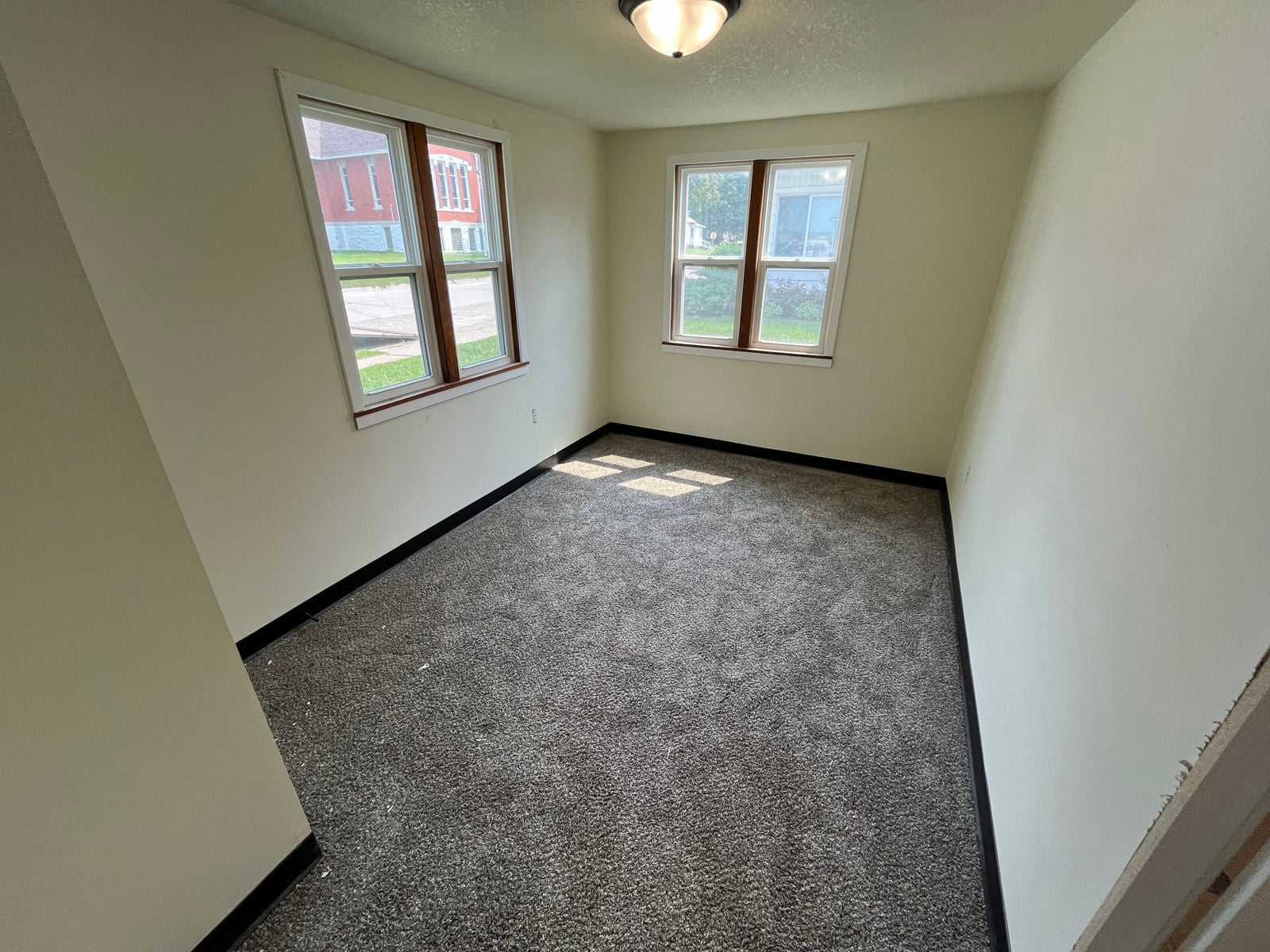 6-Unit Apartment Building