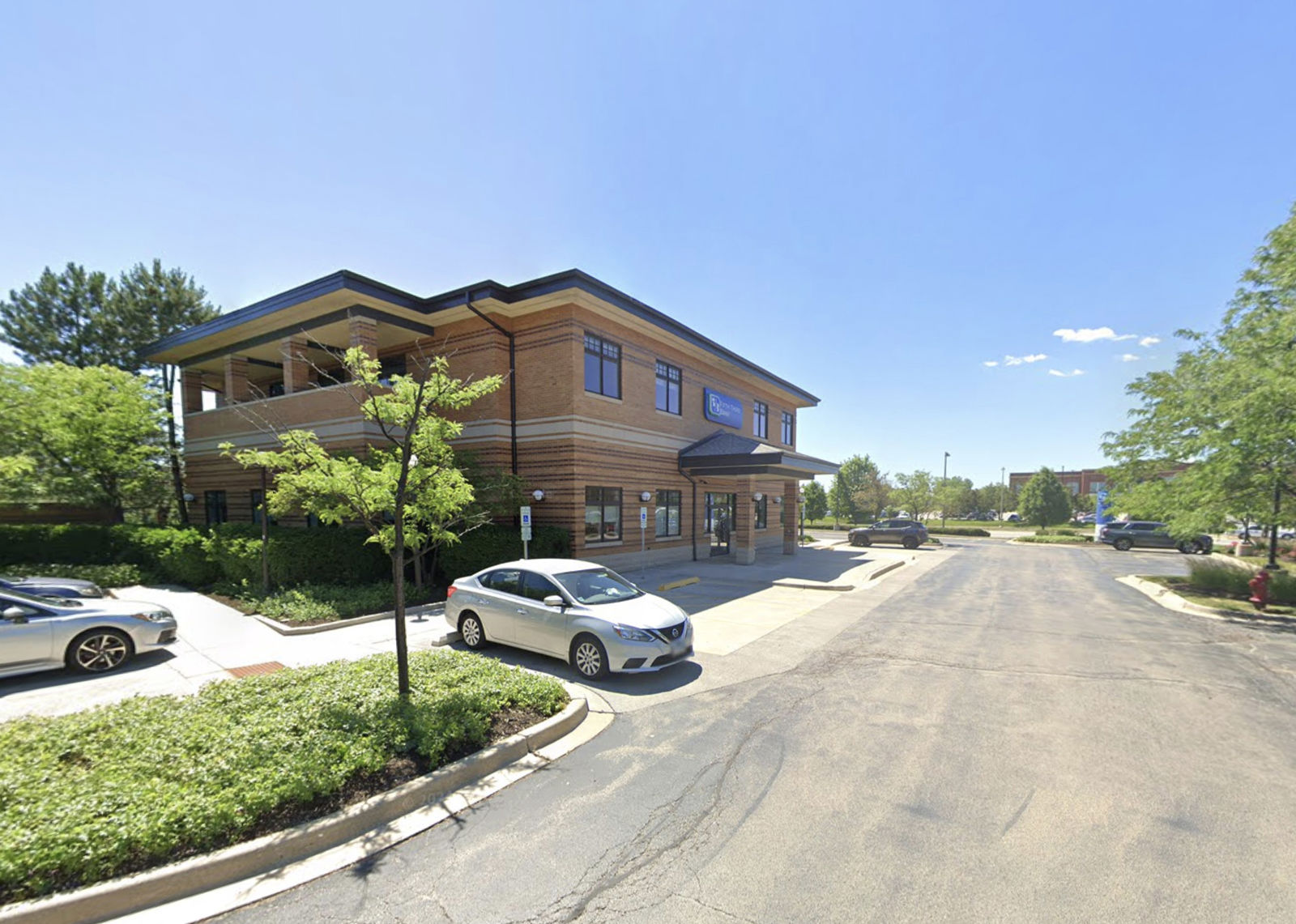 Warrenville_fifth third_side view