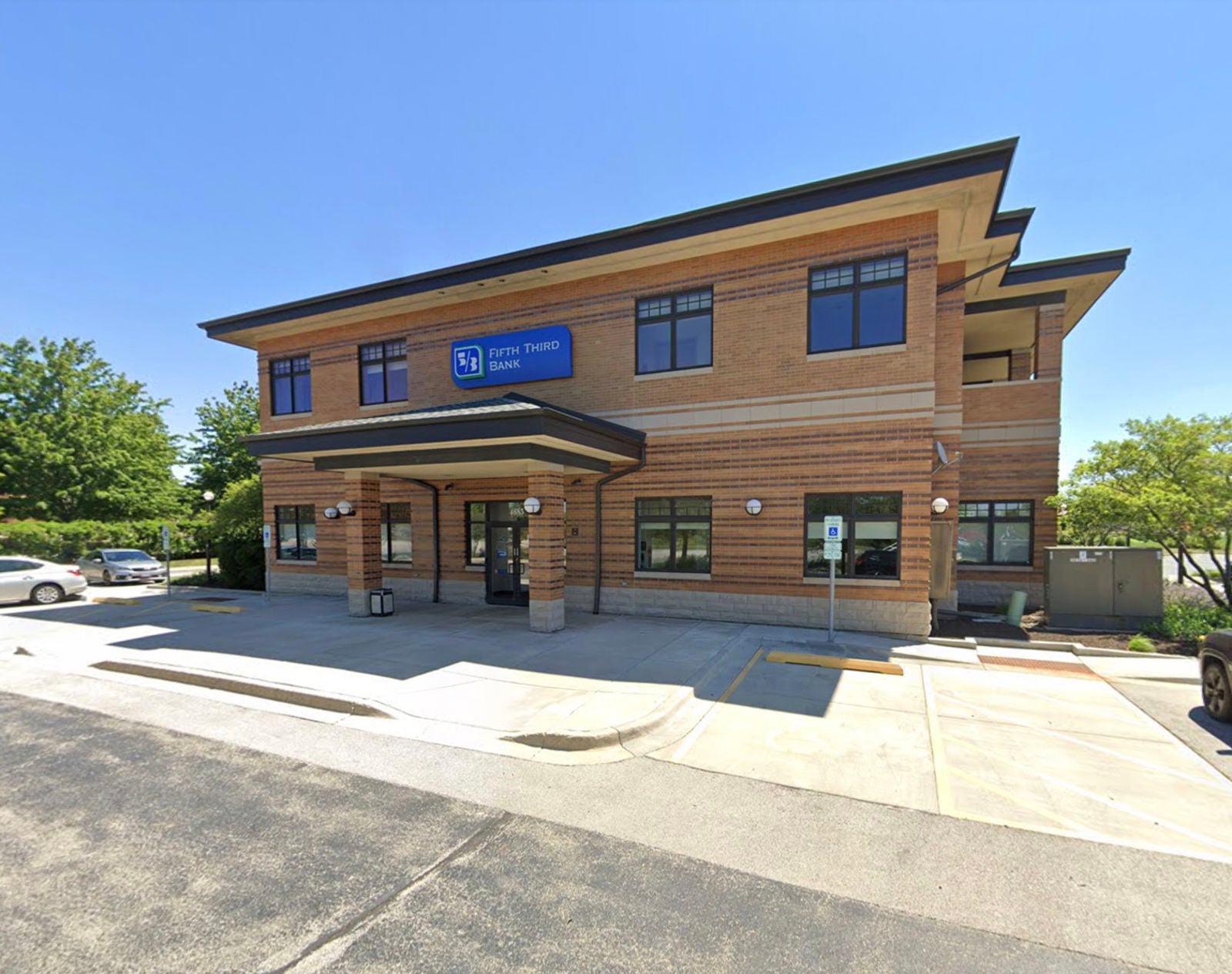 Warrenville_fifth third_front view