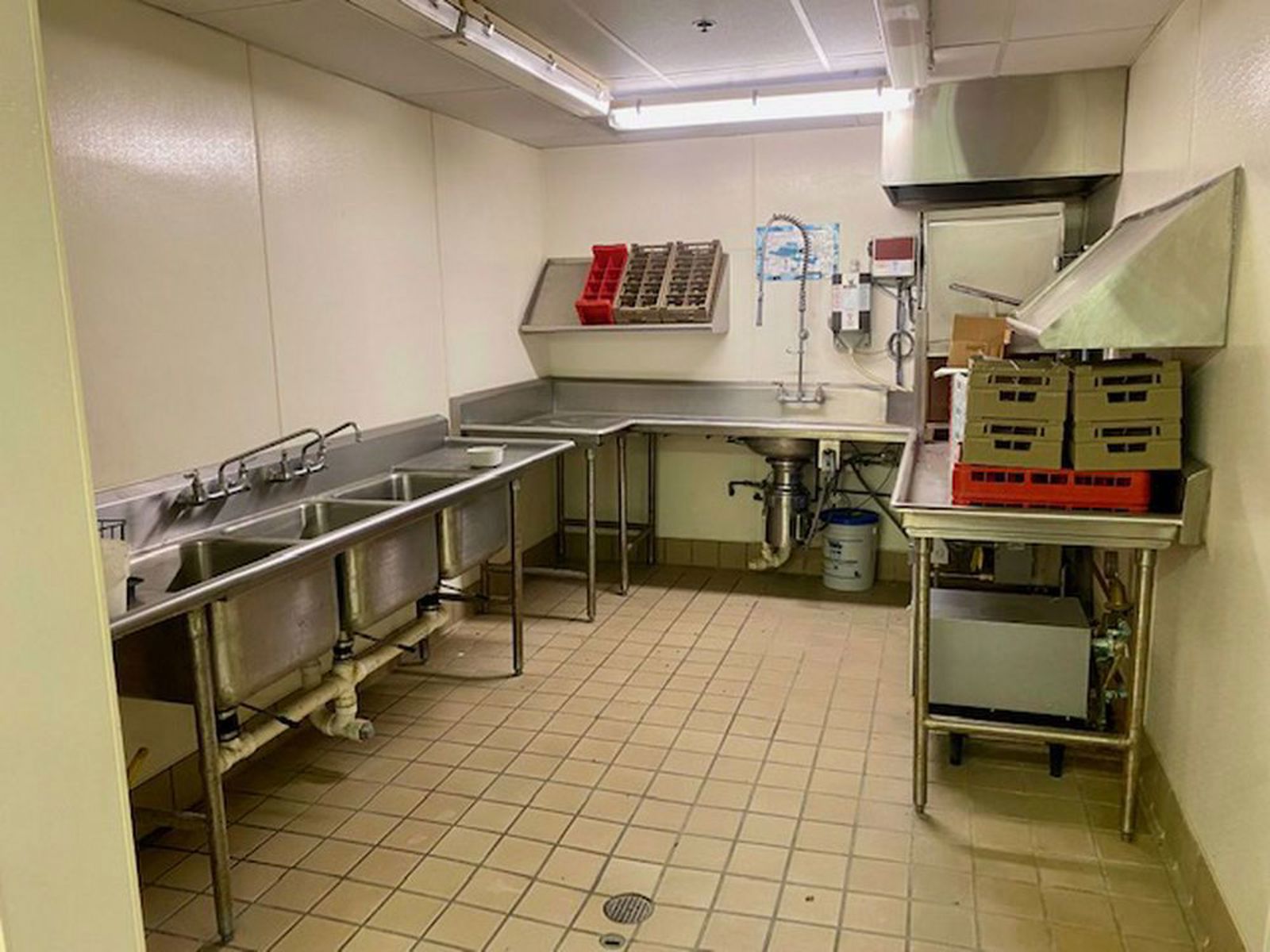 large_fdf0340a-b15a-401f-8007-03877a2b1ad6.kitchen-sinks