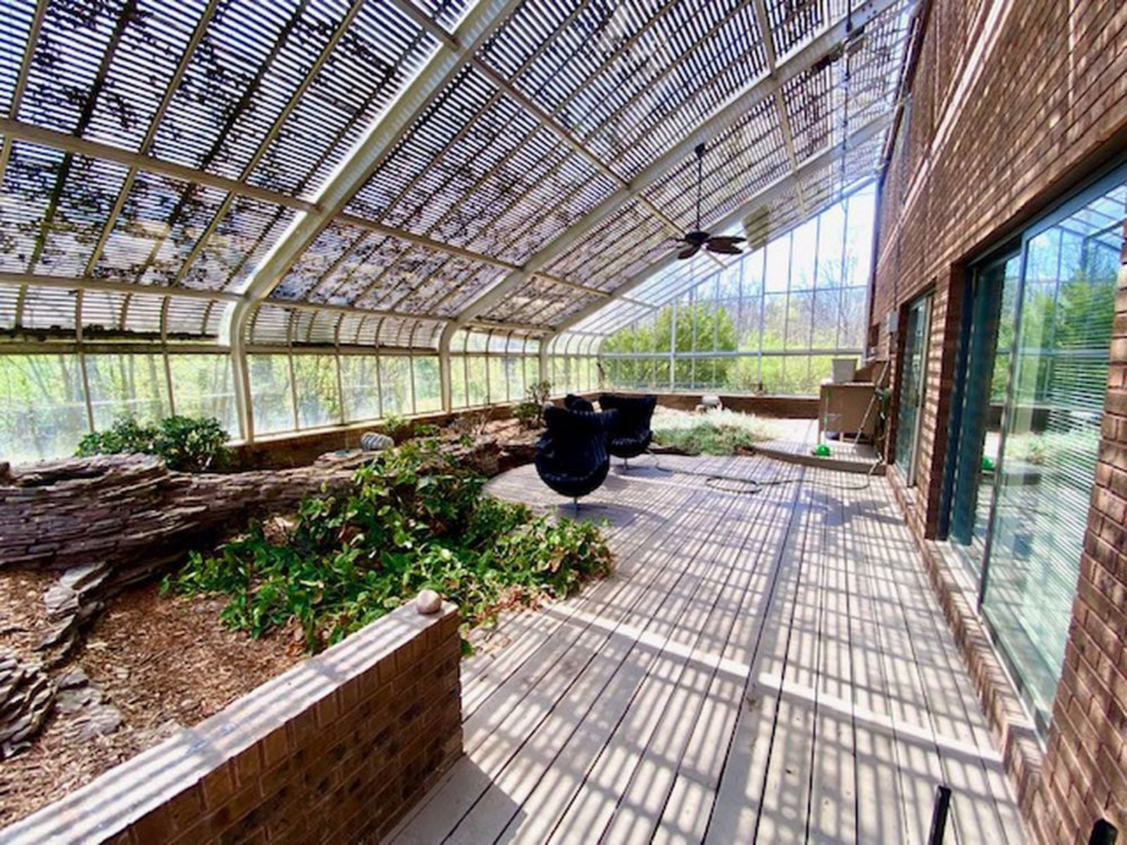 large_3605e9b5-dc08-467b-b349-9803eb7a943b.studio-greenhouse