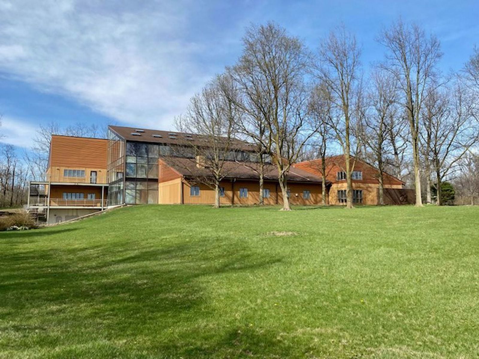 large_fcb12ff6-23c2-4a6b-9996-6543b3a7cc3e.main