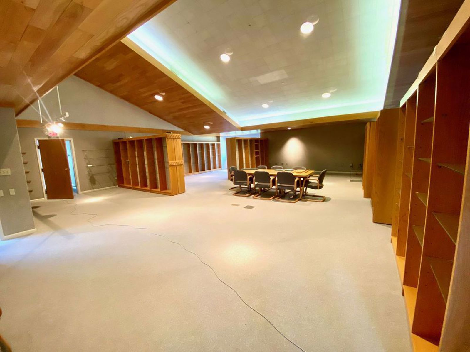 large_eade8f2a-16df-42ac-a342-2ecc1817aac8.2nd-level-group