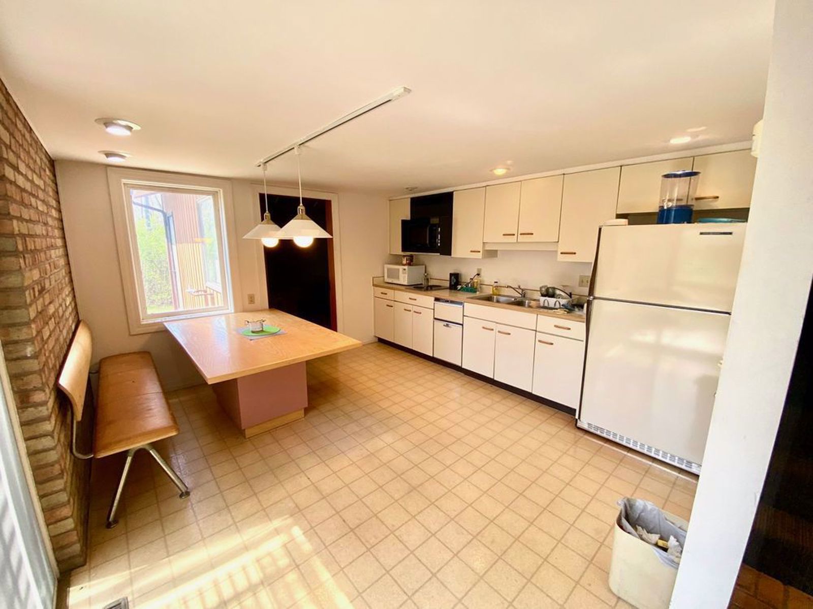 large_c45866d1-3b7a-4dda-a524-30570e8d1fac.studio-kitchenette