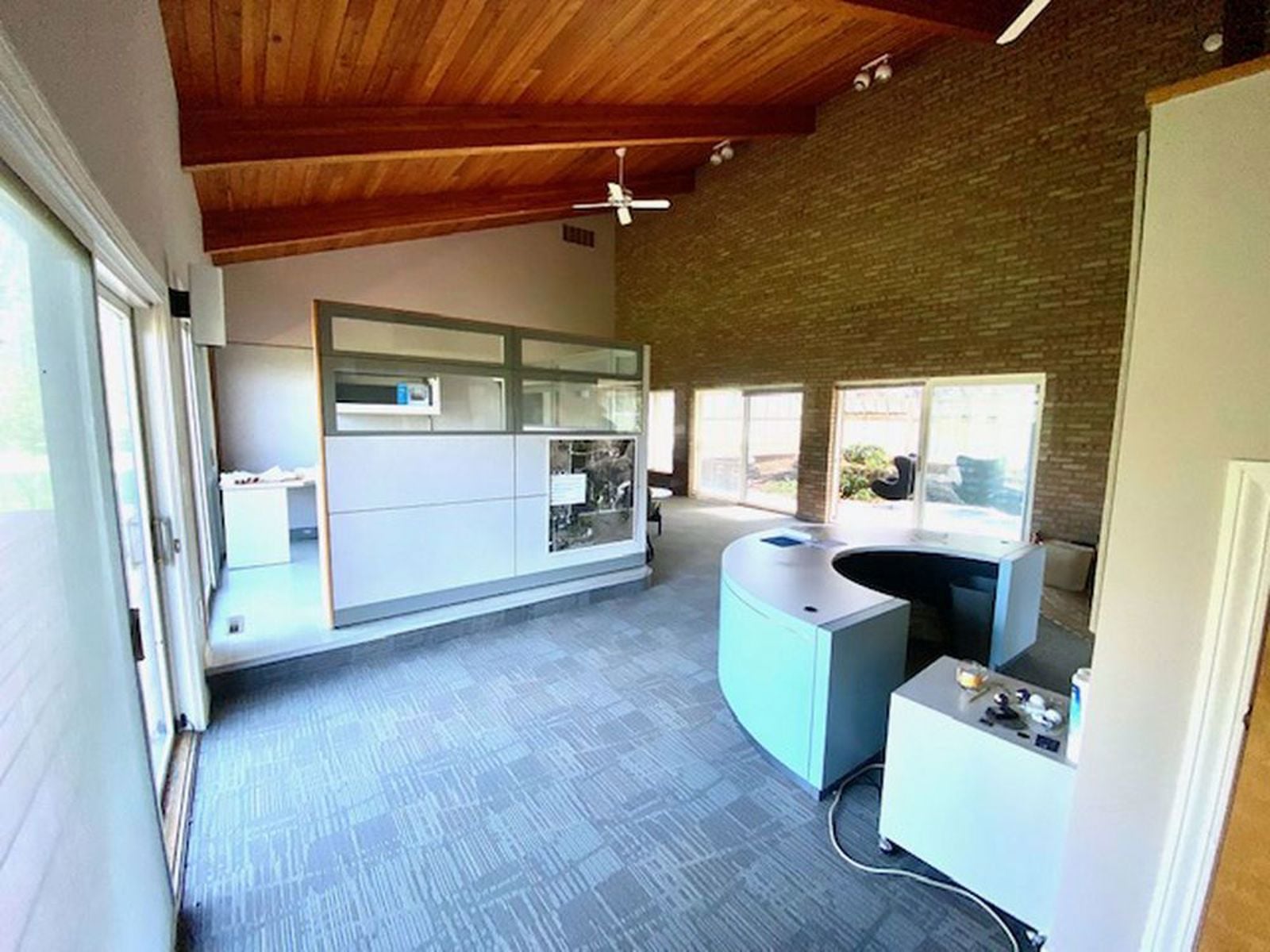 large_e4f32415-cdde-4844-bb40-69df5e34ca5e.studio-work-space