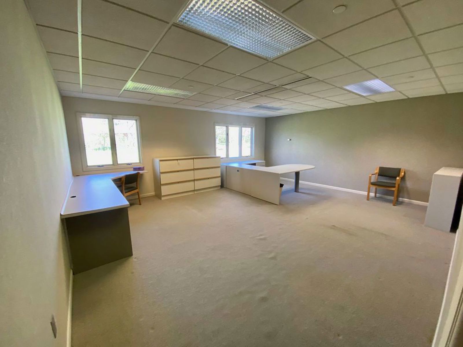 large_9acce617-91e0-4294-8f9e-362e8d68532d.office-1