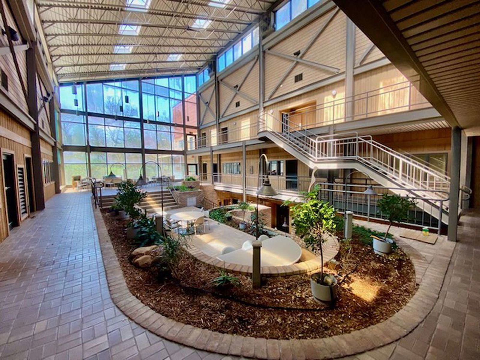 large_e0c9f4e2-4e62-4792-849a-e6545800050a.atrium-3