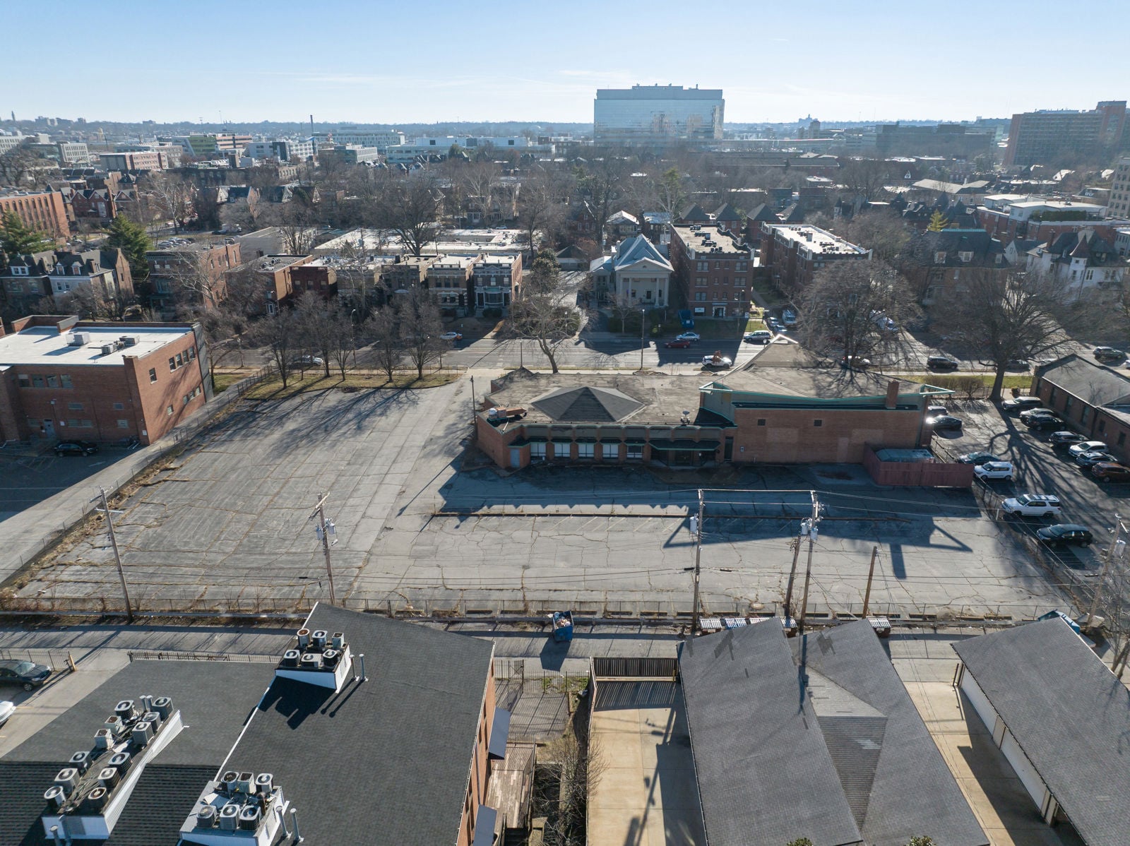 4359LindellBlvd-23