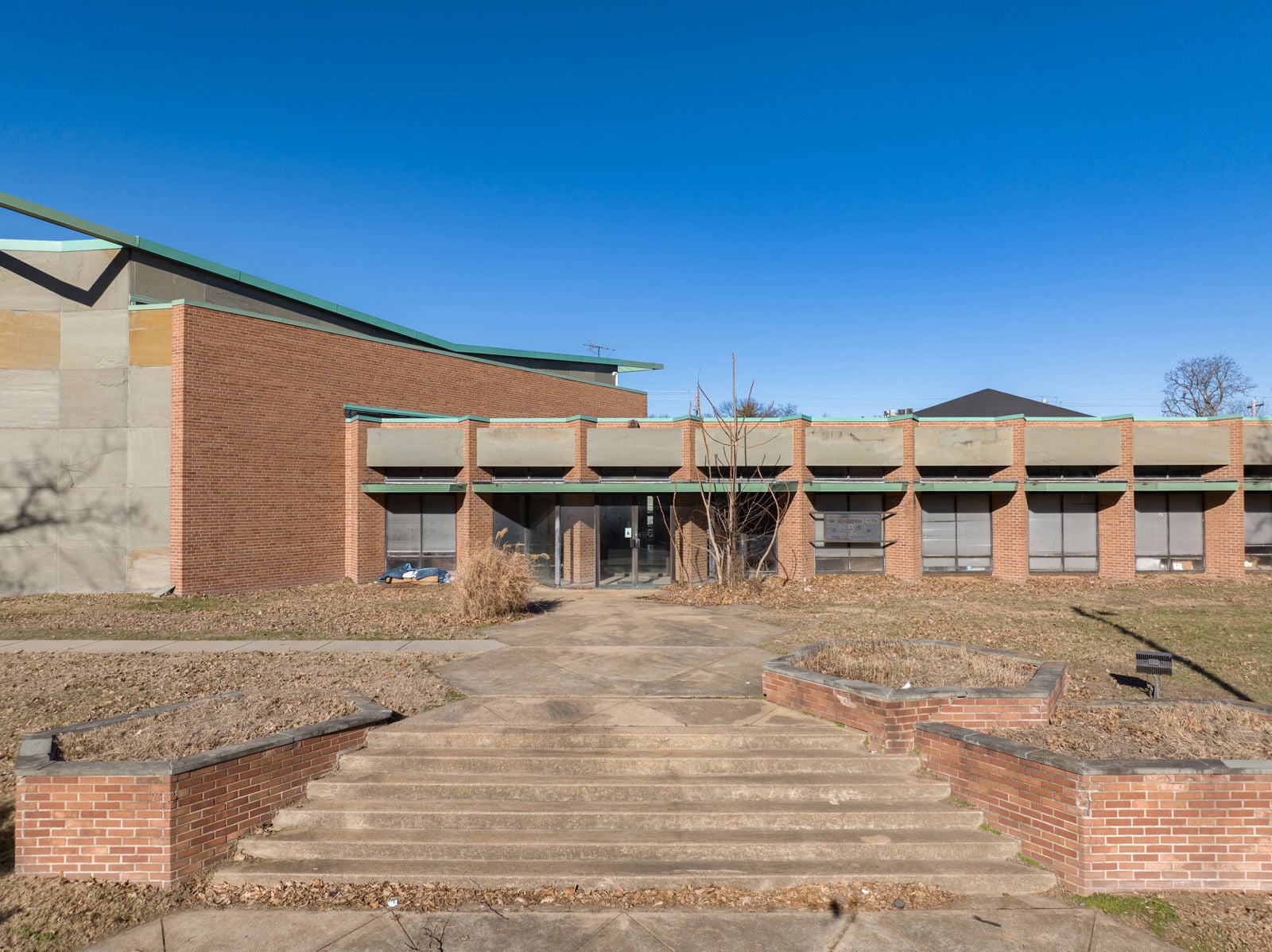 4359LindellBlvd-05