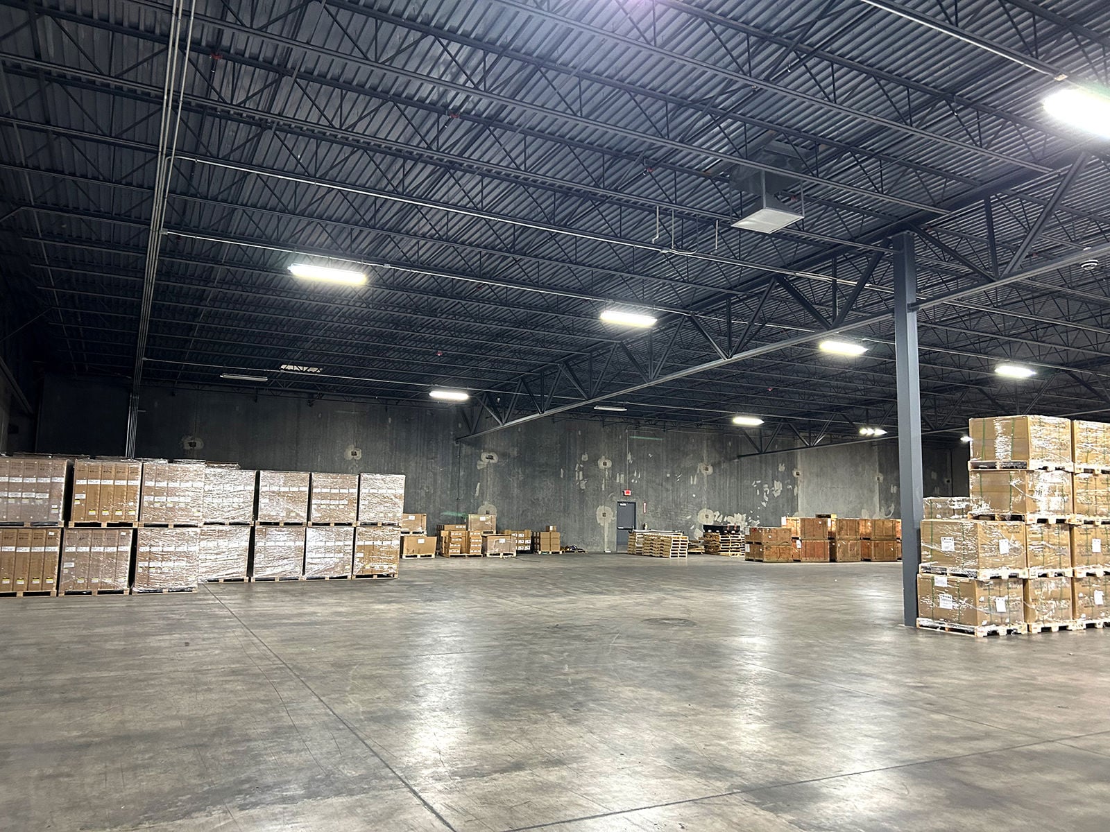14701 Gateway Blvd W - Warehouse Photo