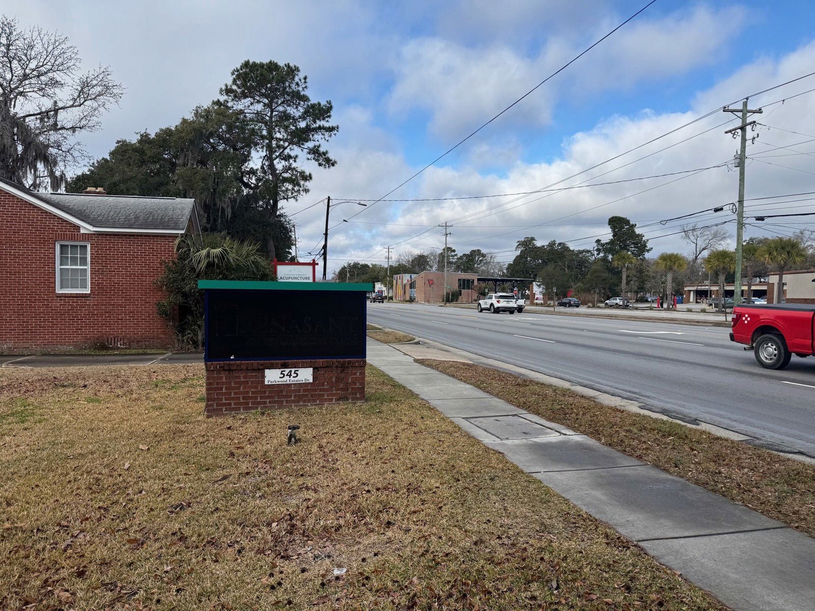 545 Parkwood Exterior 3