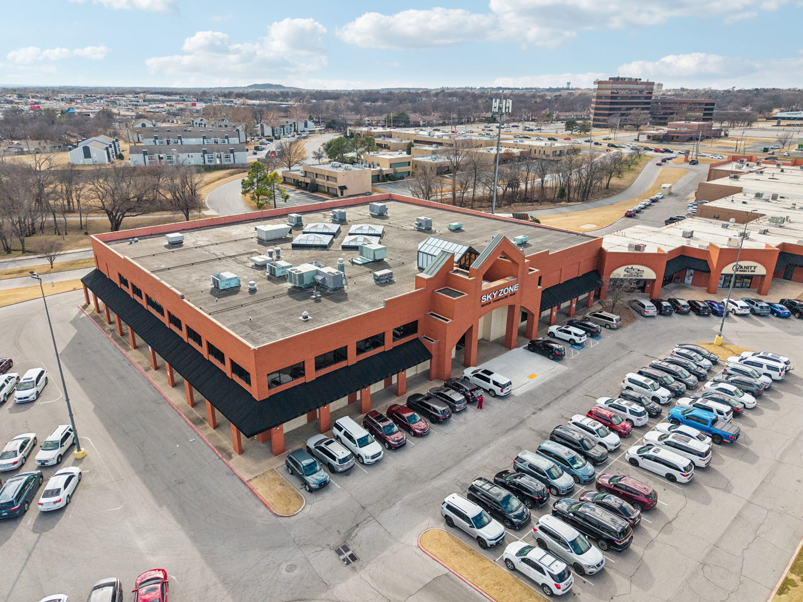 06-8228 E 61st St-125