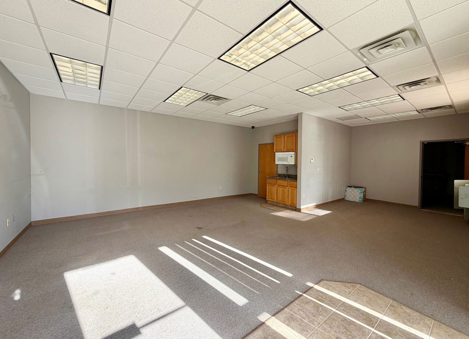 RARE OWNER/USER OPPORTUNITY ON I-80 301 Northwest 27th Street - Image 4