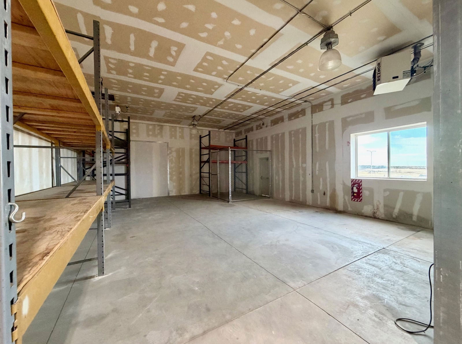 RARE OWNER/USER OPPORTUNITY ON I-80 301 Northwest 27th Street - Image 5