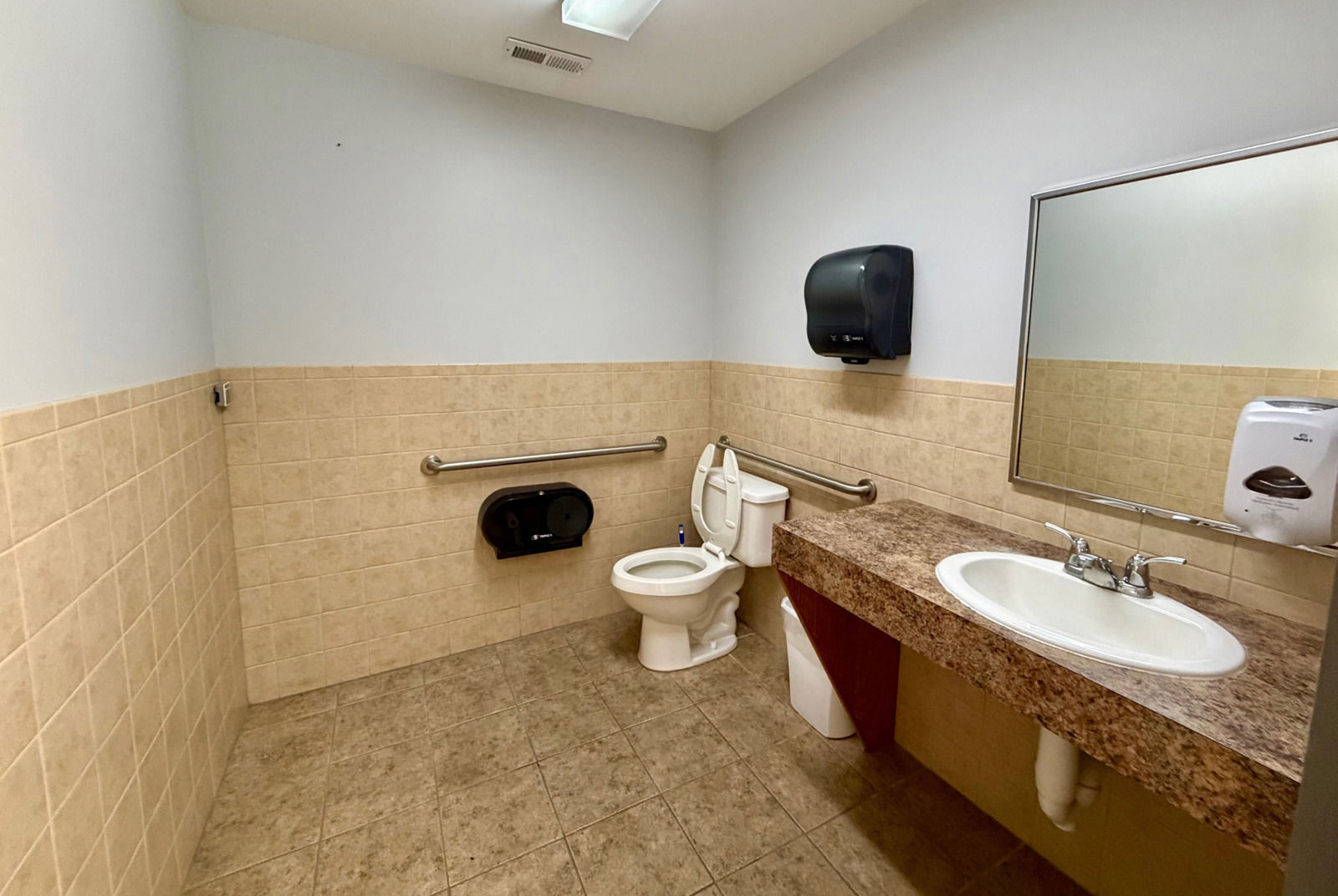 RARE OWNER/USER OPPORTUNITY ON I-80 301 Northwest 27th Street - Image 6