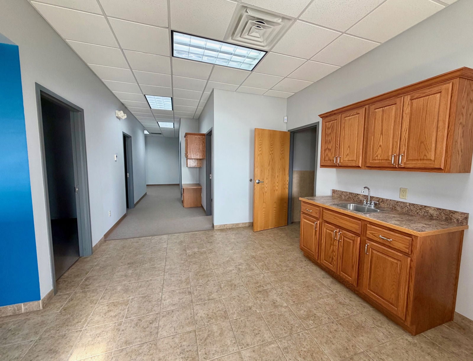 RARE OWNER/USER OPPORTUNITY ON I-80 301 Northwest 27th Street - Image 2