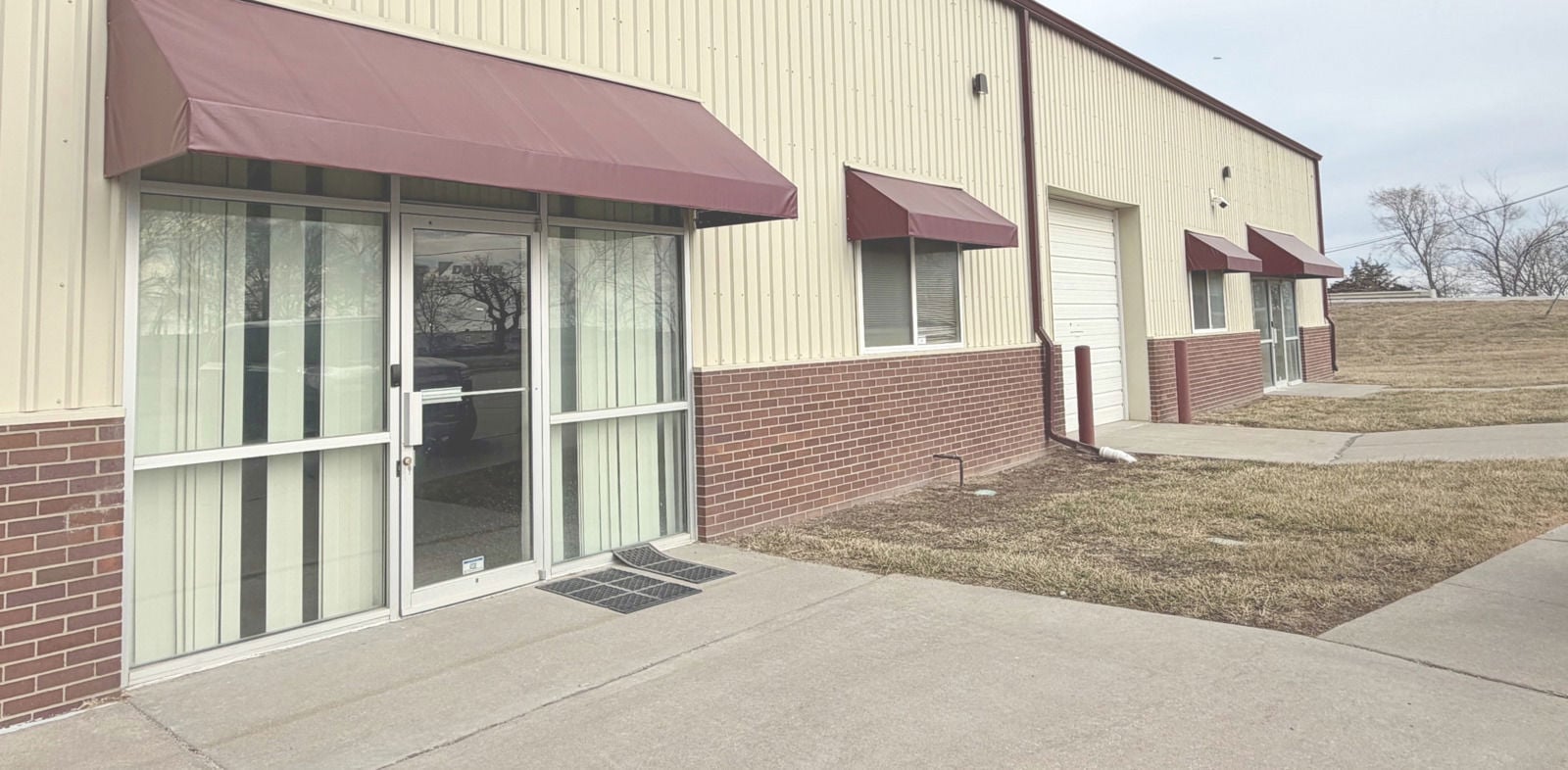 RARE OWNER/USER OPPORTUNITY ON I-80 301 Northwest 27th Street - Image 12