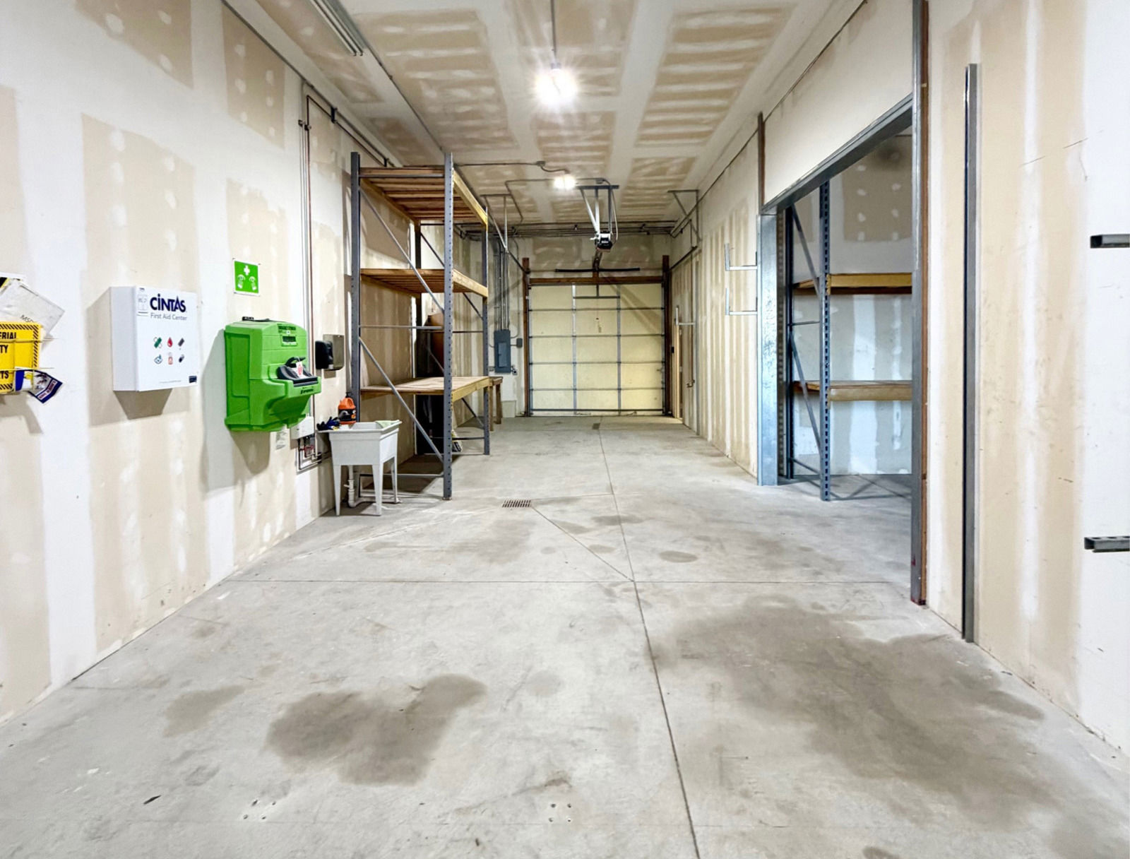 RARE OWNER/USER OPPORTUNITY ON I-80 301 Northwest 27th Street - Image 3