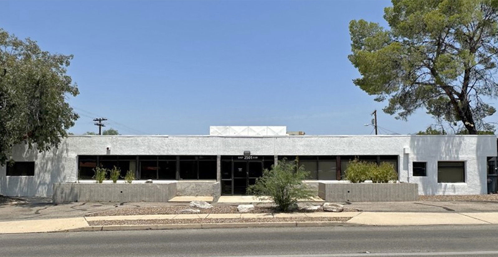 2501 E Elm St_BuildingPhoto