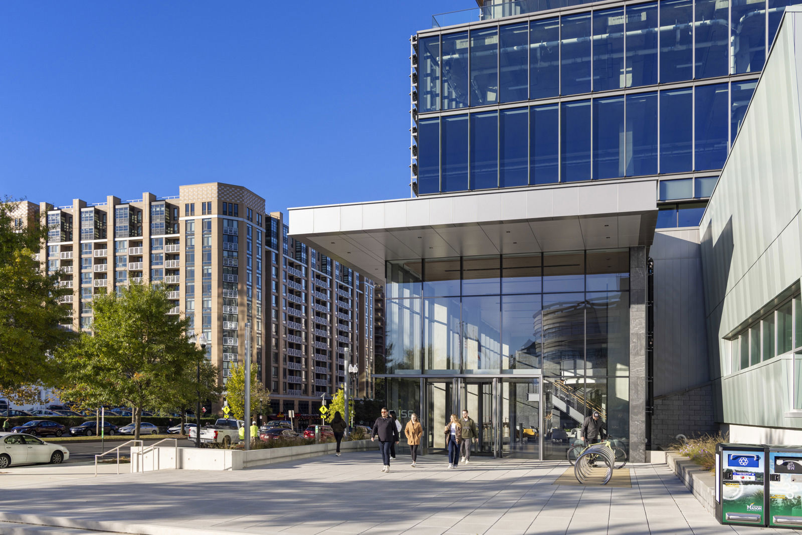 3401 Fairfax Dr - Entrance 1