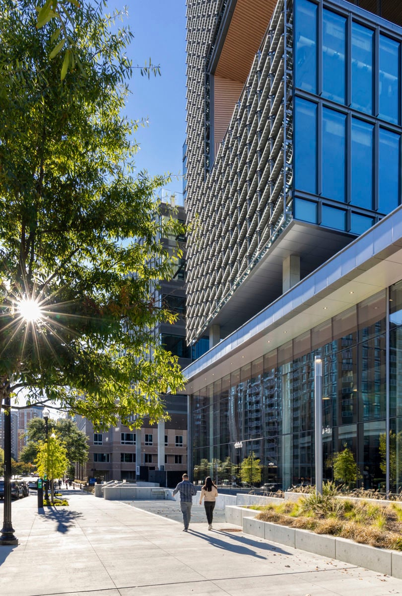 3401 Fairfax Dr - Entrance 2