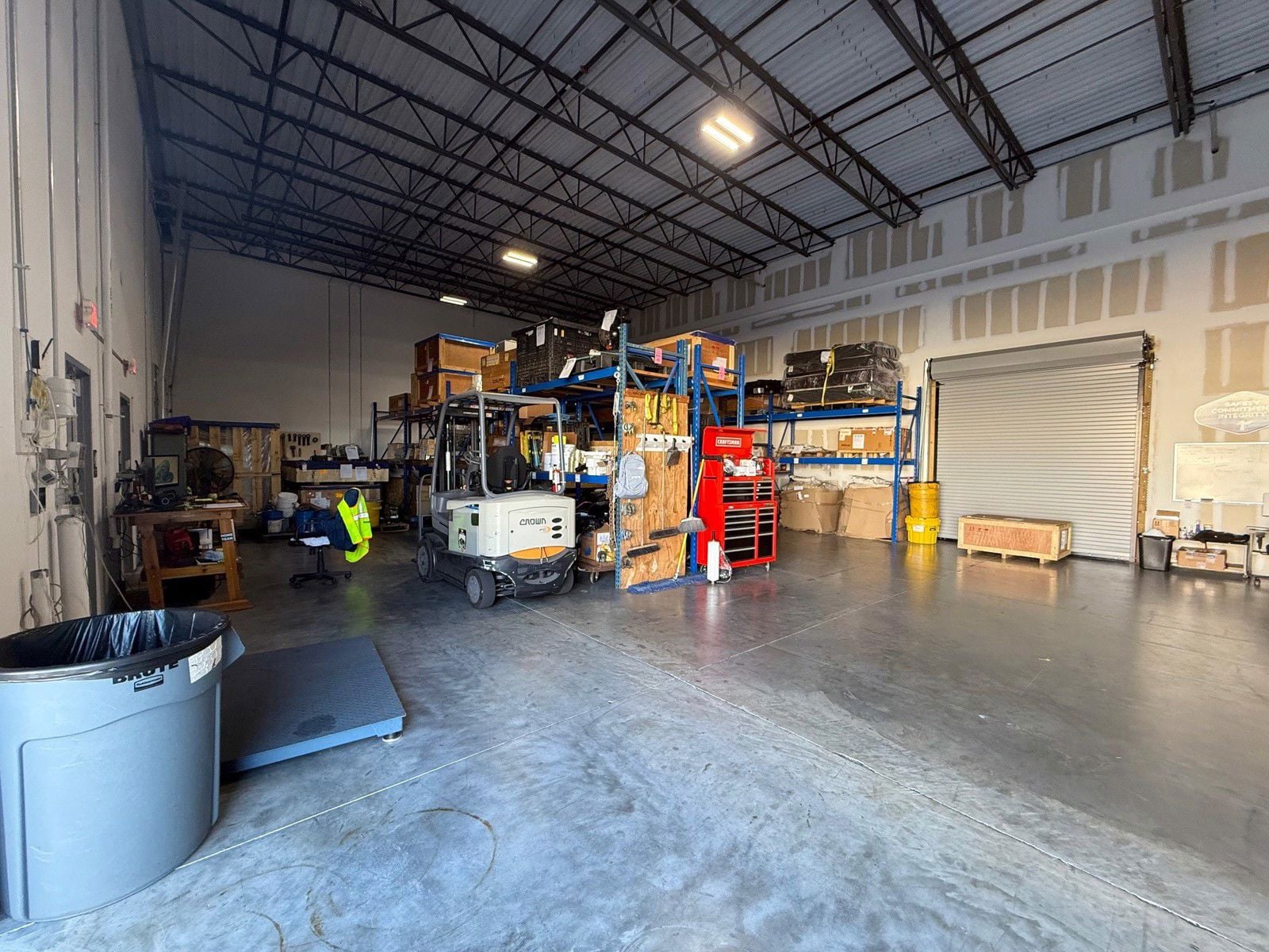 1250 Imeson Park Blvd interior bay & lift