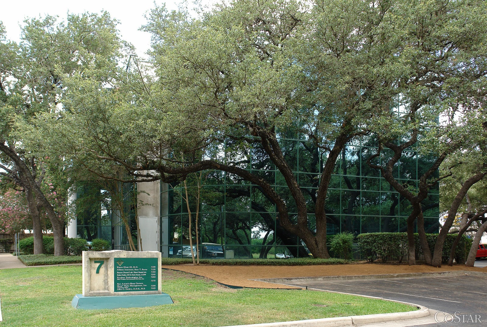 4242-7 signage_costar.JPG