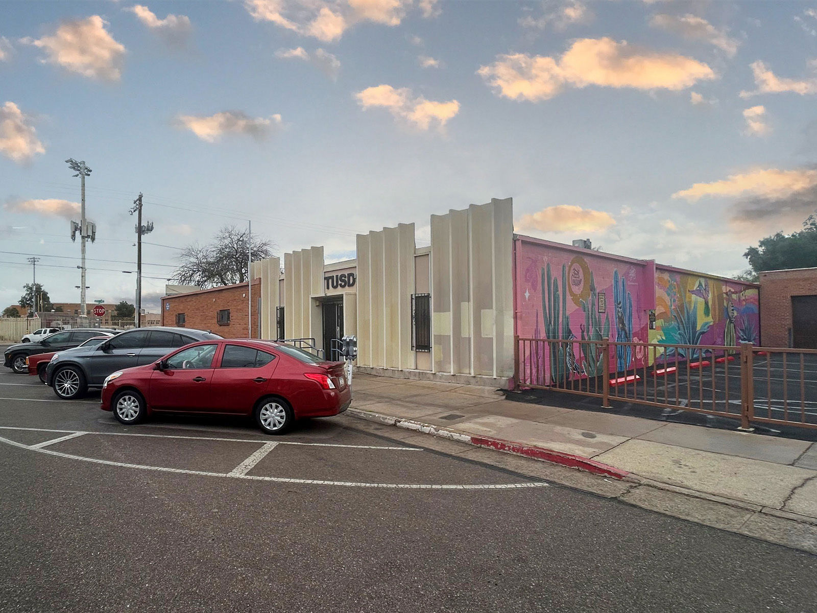 422 E 7th St - Cover