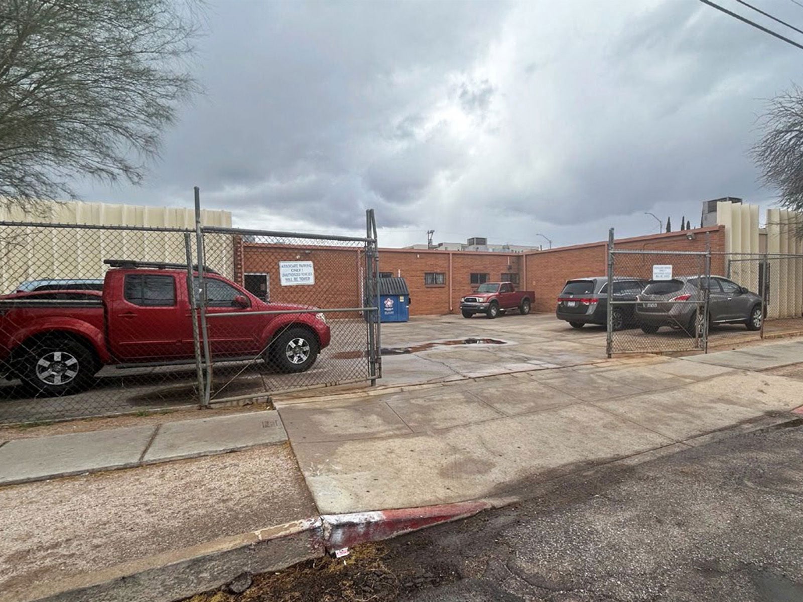 422 E 7th St - Rear Parking