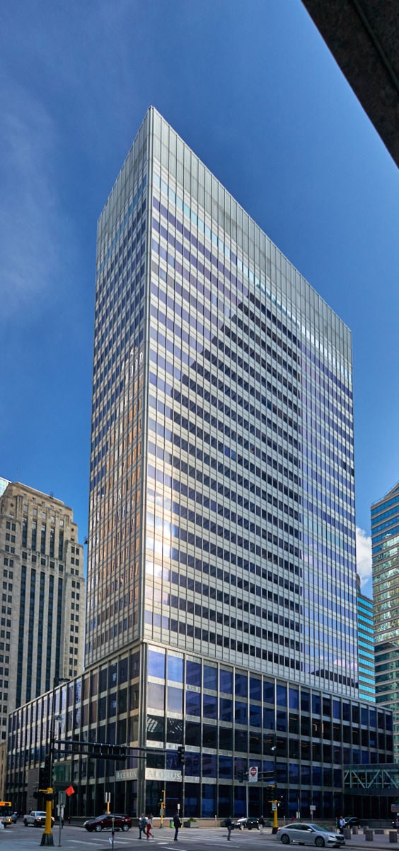 LoRz-120 S 6th St MPLS CBRE20190053