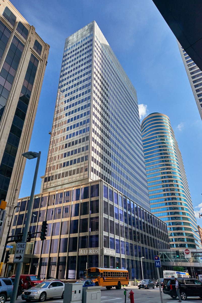 LoRz-120 S 6th St MPLS CBRE20190055