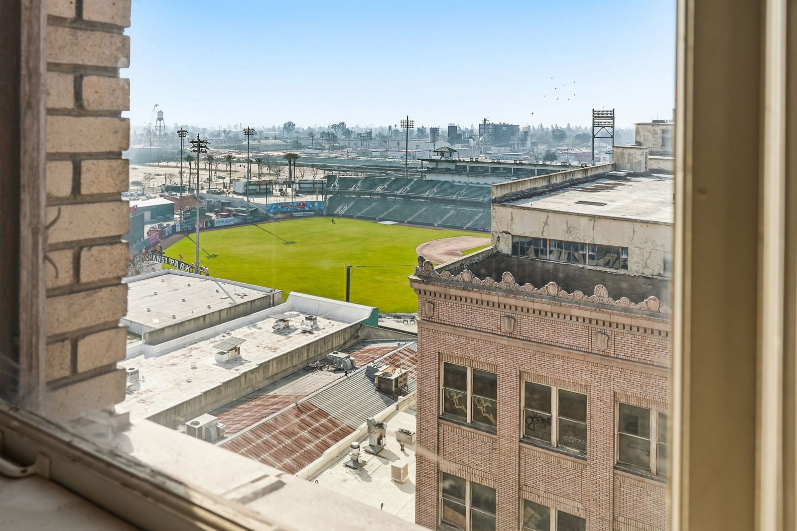 27-27_CMP_CBRE_2014_Tulare_St_Fresno