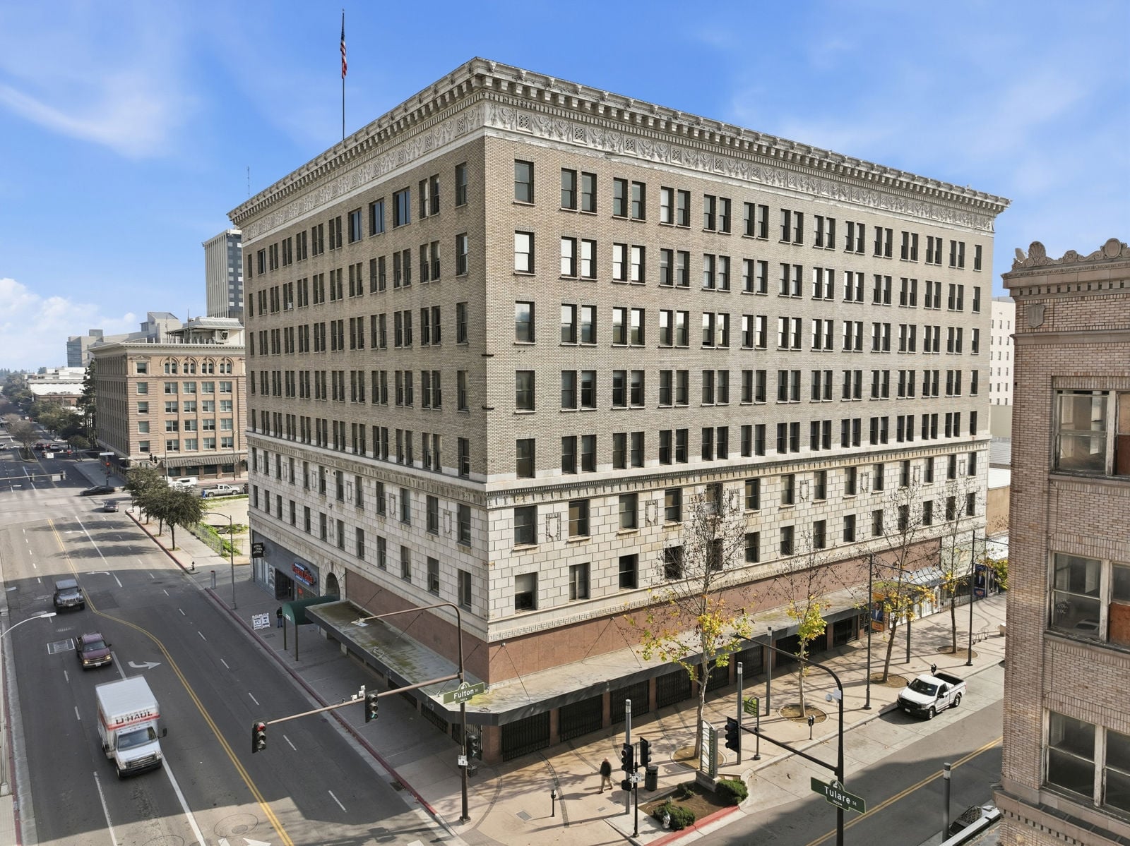 01-01_CMP_CBRE_2014_Tulare_St_Fresno