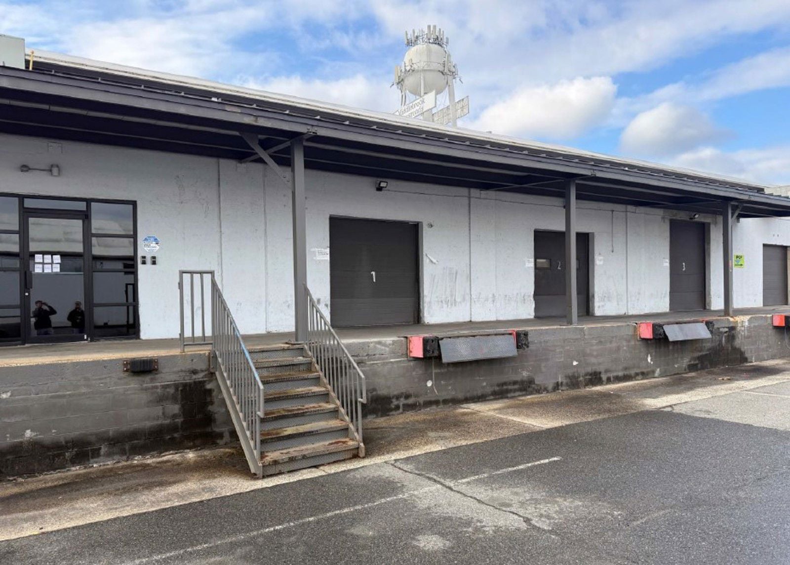 4 Easy St Image for CL 12 09 25