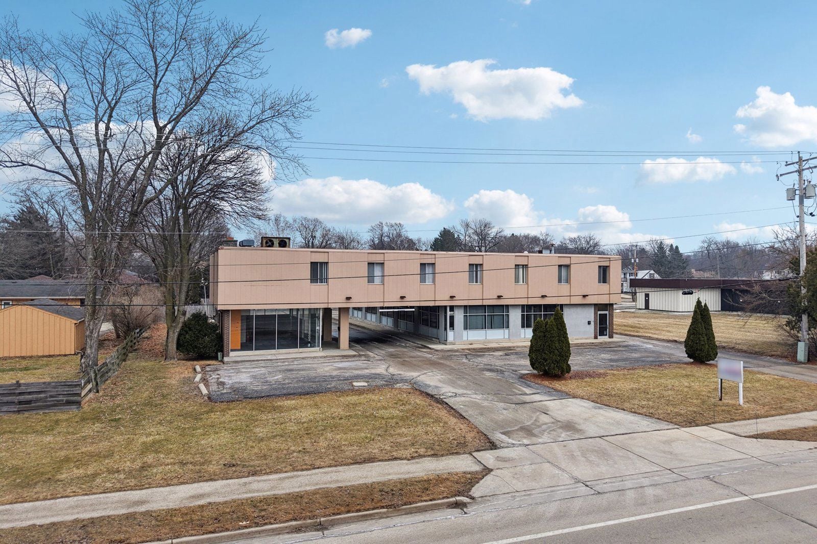 6-web-or-mls-N Port Washington Rd-S1802-006