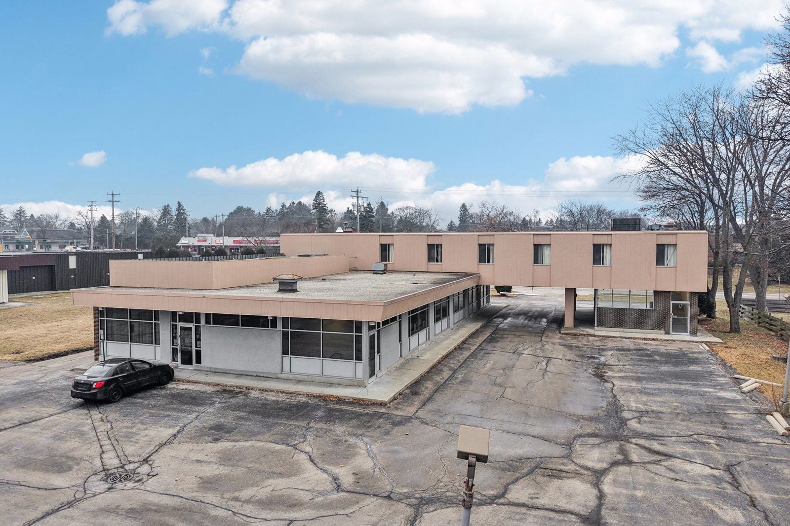 3-web-or-mls-N Port Washington Rd-S1802-003