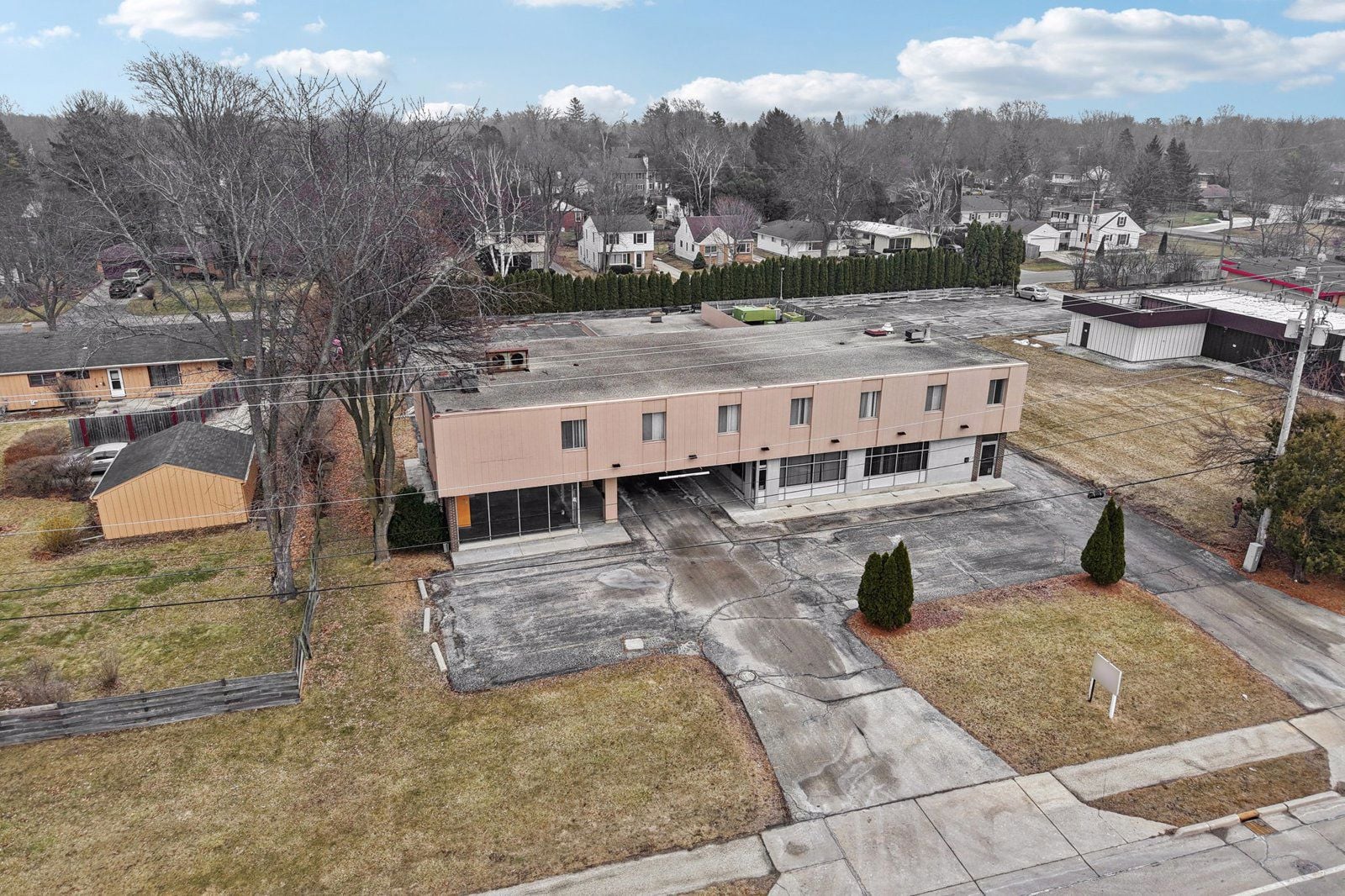 7-web-or-mls-N Port Washington Rd-S1802-007