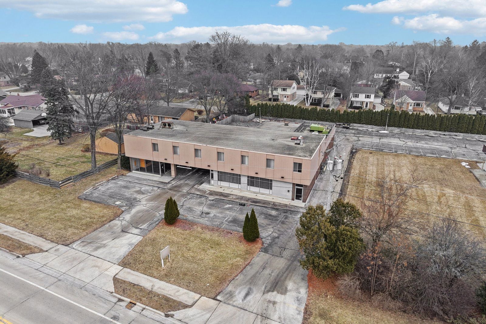 9-web-or-mls-N Port Washington Rd-S1802-009