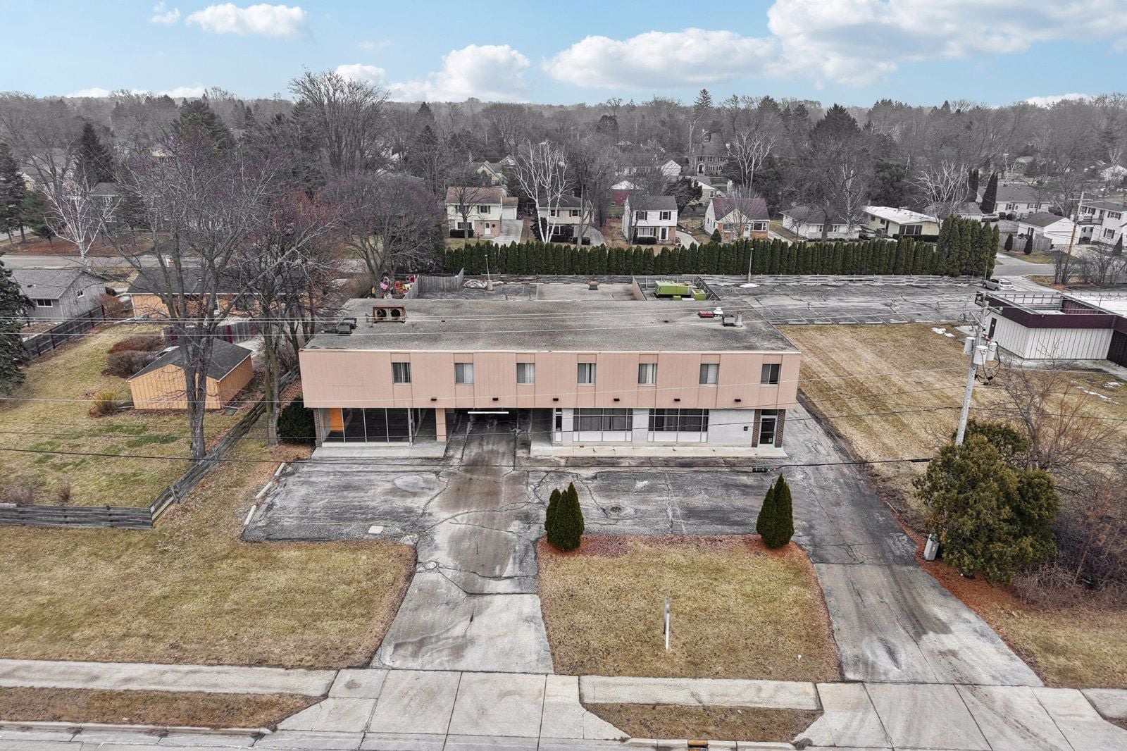 8-web-or-mls-N Port Washington Rd-S1802-008