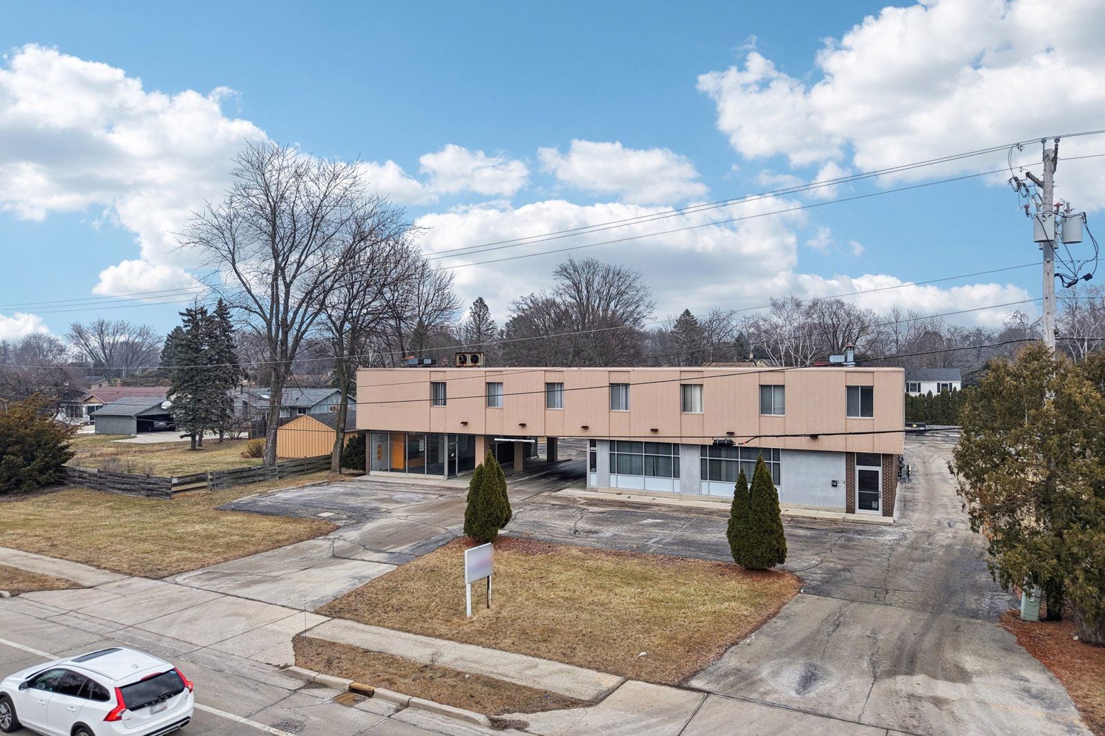 4-web-or-mls-N Port Washington Rd-S1802-004