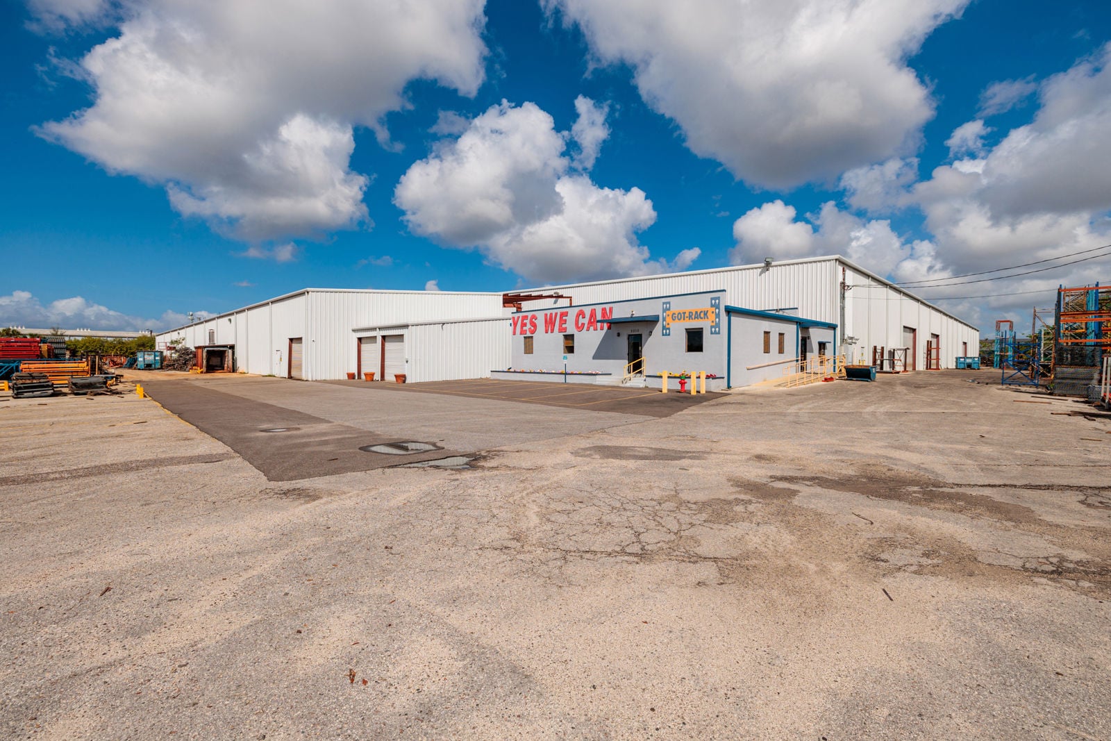 03-Front-5210CausewayBv