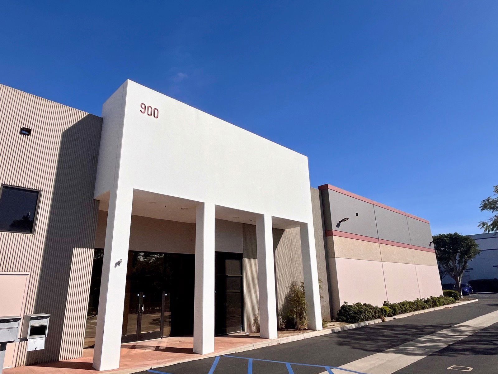 900 Exterior 1