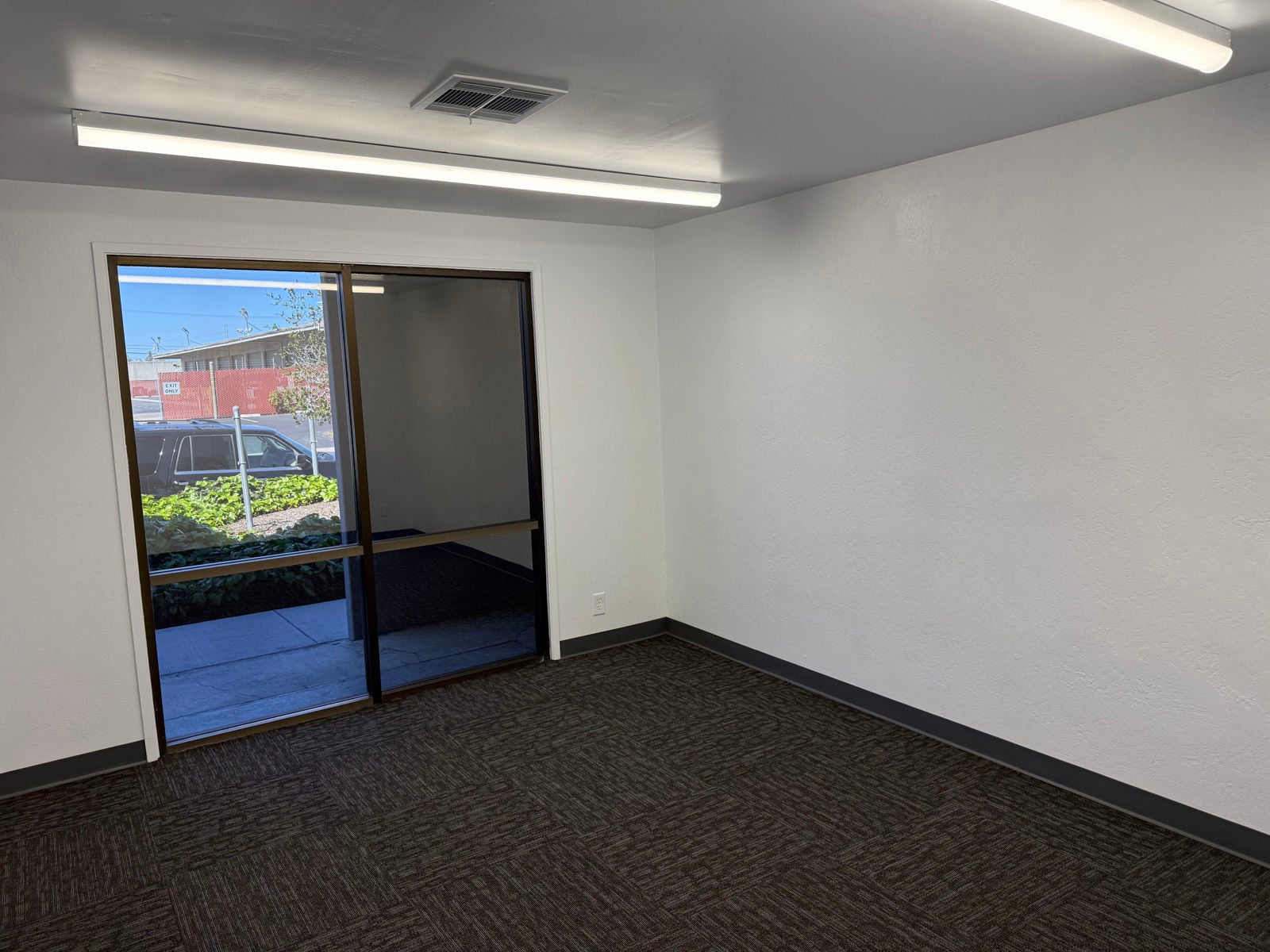 FrontOffice_750 Nuttman