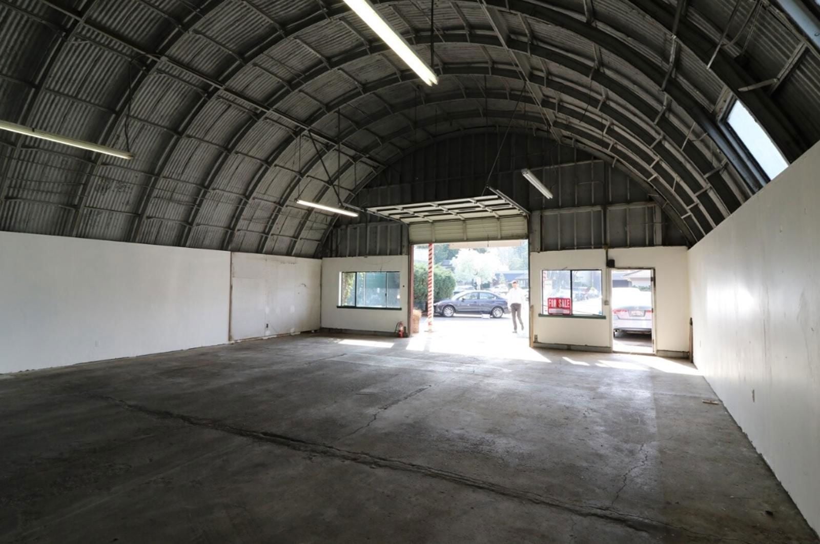 8-3196_Red Barn_Interior